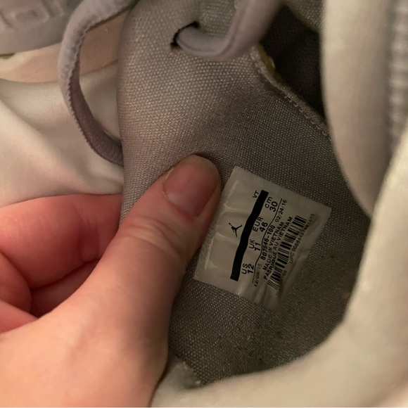 Jordan’s - Picture 2 of 11